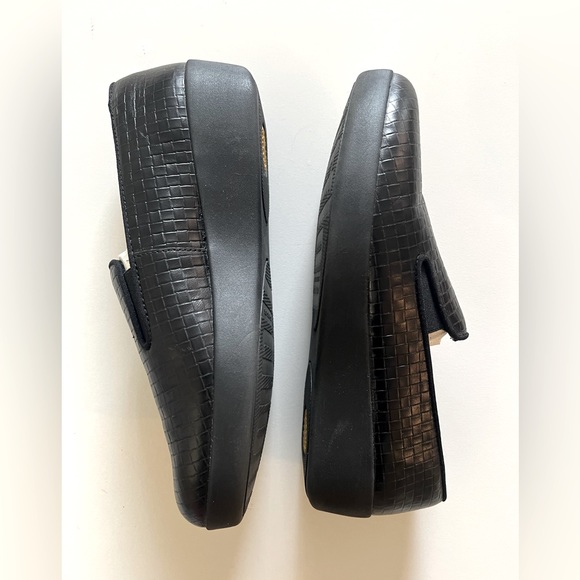 FitFlop Shoes (*new with box) - Picture 4 of 8